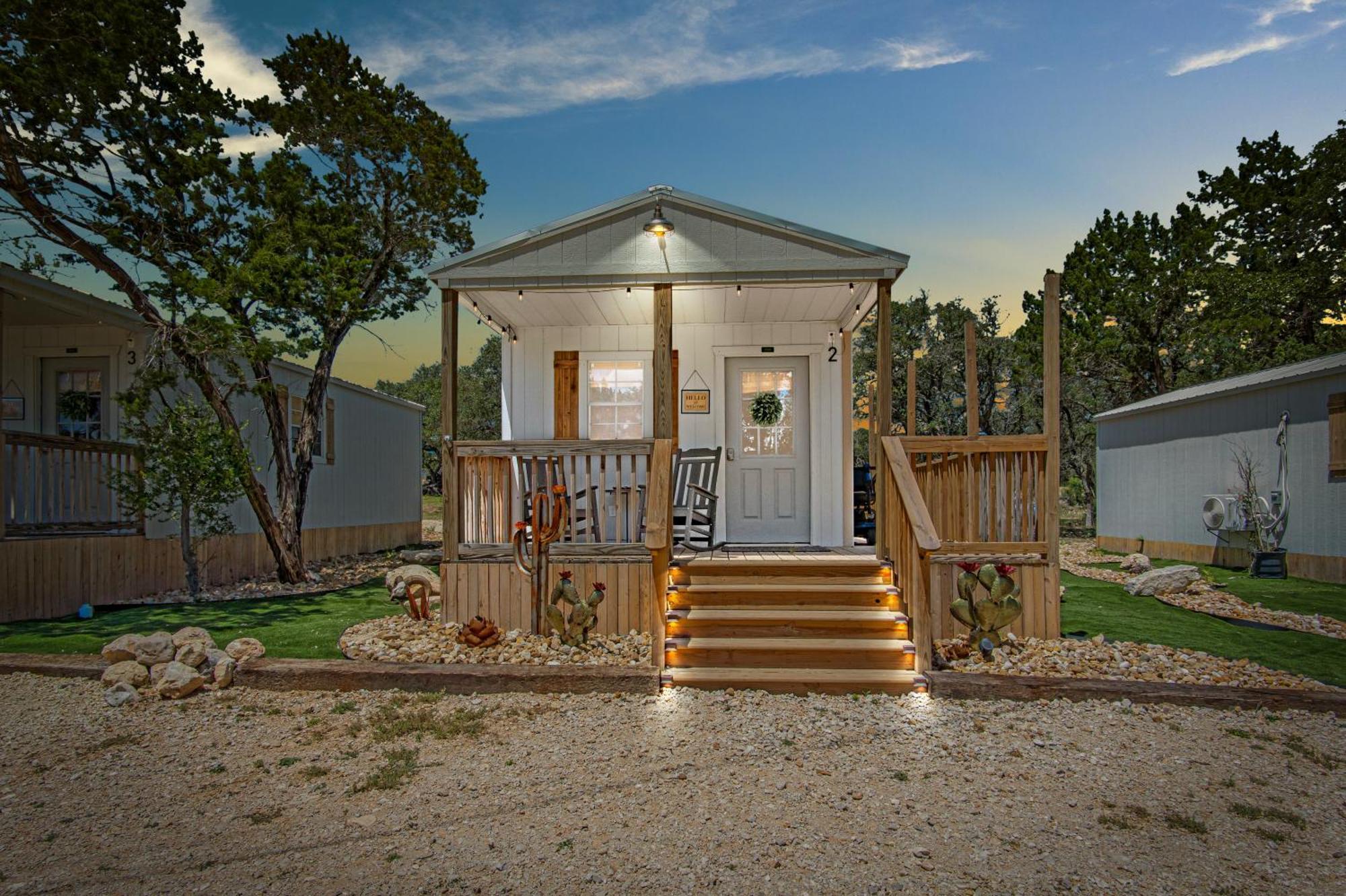 Lucky Star Ranch - Stargazer Hotel Tarpley Exterior photo